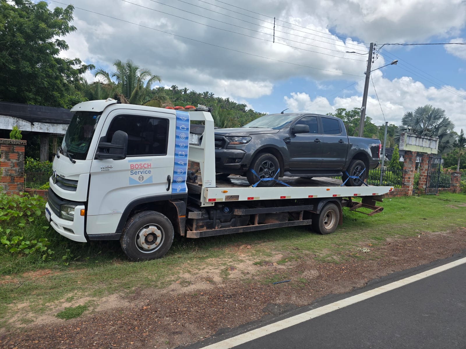 Guincho T&C transportando picape Ranger em Itapecuru Mirim